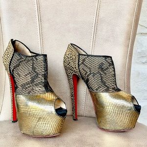 Christian Louboutin Aeronotoc 160 Platform Peep Toe Booties Gold Black Lace 39